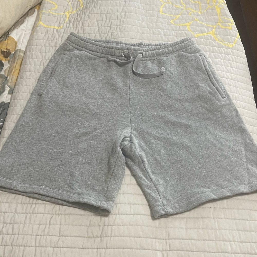 Gucci grey short size M